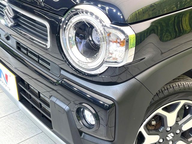 【LEDヘッドライト】悪天候や夜間走行時も良好な視界を確保し安心して運転できる高輝度LEDヘッドライトを装備！点灯速度が早く、消費電力も抑えられています。