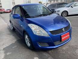 青のスイフト入荷しました！新社会人の皆様に是非オススメの一台です☆