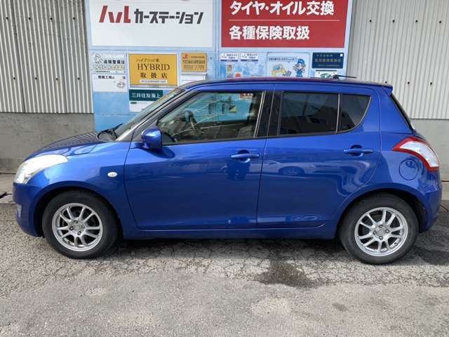青のスイフト入荷しました！新社会人の皆様に是非オススメの一台です☆