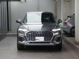 ■100項目に及ぶ点検をクリアした車だけをAudi認定中古車として認めています。全ての条件を満たした車だけが、認定資格を持つテクニシャンの手による100項目にも及ぶ点検・整備を受け、お客様のもとへ届けられます。