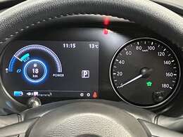 【メーター】7インチカラーディスプレイ！大型のスピードメーターと一体化することにより、ドライバーの目線移動を極力抑え、安全運転をサポートします！