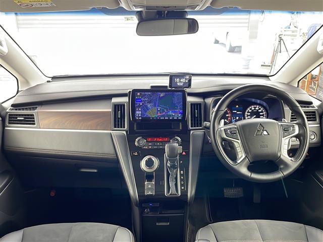 ・フォグランプ・オートマチックハイビーム・ハーフレザーシート・4WD・ETC・レーダー探知機・電動パーキングブレーキ・ブレーキホールド・純正18インチアルミホイール