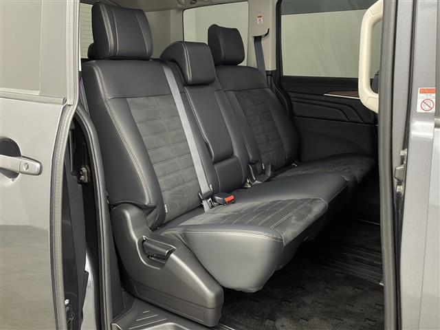 【運転席】座り心地が良いシートなので長時間の運転でも快適にお過ごしいただけます。新品のフロアマットのご注文も可能です。掲載箇所以外にご希望の写真がございましたらお気軽にお問い合わせ下さい。