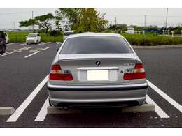 非常にきれいなBMW 320i が入荷しました。走行距離も5万キロ以内、オイル漏れもなく程度が良いです。