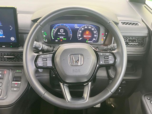 【ステアリングスイッチ】運転中、前方から目線をそらすことなく、オーディオ等の操作が可能な便利機能！安心＆快適なドライブを演出してくれます♪
