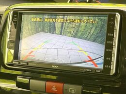 【バックカメラ】駐車時に後方がリアルタイム映像で確認できます。大型商業施設や立体駐車場での駐車時や、夜間のバック時に大活躍！運転スキルに関わらず、今や必須となった装備のひとつです！