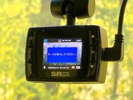 【ドライブレコーダー】安心・安全なカーライフに必須のドライブレコーダーを装備！走行中はもちろん、あおり運転や事故に遭遇した際の状況も映像で記録し、万一のリスクに備えます。