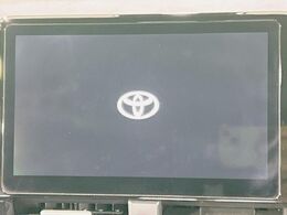 【純正10型ナビ】人気の純正ナビを装備しております。ナビの使いやすさはもちろん、オーディオ機能も充実！キャンプや旅行はもちろん、通勤や買い物など普段のドライブも楽しくなるはず♪