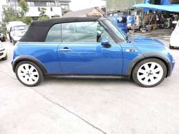 ブルーメタリックでグッドなカラーです！