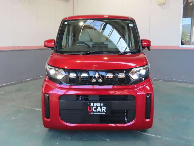 フロントカメラにより前方車輌や歩行者を検知。衝突の危険があるときは警報や衝突被害軽減ブレーキで衝突被害を軽減、または衝突を回避。安全運転をサポートします。