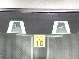 【デュアルカメラブレーキサポート】走行中に前方の車両等を認識し、衝突しそうな時は警報とブレーキで衝突回避と被害軽減をアシスト。より安全にドライブをお楽しみいただけます。