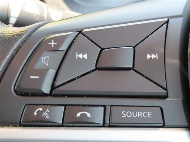 ブルートゥースに接続すれば、スマホに入れている音楽が聞けたり運転中に電話がかかってきてしまった場合もハンドルから電話を取ることができます！