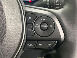 【レーダークルーズコントロール】高速道路での長距離走行が楽に！！自動で速度を保つクルーズコントロールが、衝突軽減システムと連携し、前方の車両を感知して車間を保つように速度調節してくれます！！