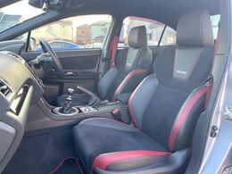 【RECARO製バケットシート】人間工学に基づいた面圧分布によって腰への負担や長時間運転時の疲労発生を軽減☆一目でレカロとわかるスポーティなルックスが特徴です。