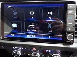 ホンダ純正ナビなのでダッシュボードにスッキリと収まっています。土地勘の無い所でも道に迷わず安心ですね！。AVも色々視聴でるのでドライブも楽しくなりますよ！