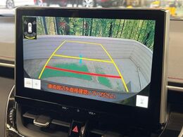 【バックカメラ】駐車時に後方がリアルタイム映像で確認できます。大型商業施設や立体駐車場での駐車時や、夜間のバック時に大活躍！運転スキルに関わらず、今や必須となった装備のひとつです！