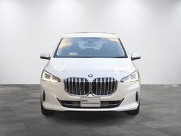 BMWのまさに「顔」ともいえる「キドニー・グリル」は、他の追随を許さない存在感を誇り、「キドニー・グリル」を見かけただけでBMWの風格を感じさせます！！