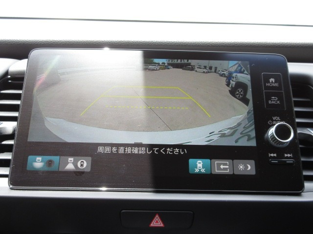 バックカメラの画像です。ガイドラインがスムースな車庫入れをサポートいたします！車庫入れの安心感がアップしますね☆