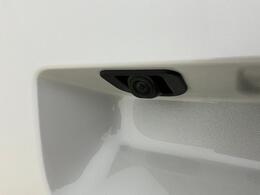 当店はメーカー直営のダイハツ正規ディーラーです。厳選された中古車をきっちりと整備してお納めいたしますので、安心のカーライフをご堪能いただけます☆