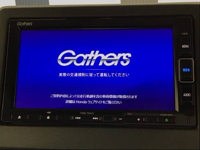 純正メモリーインターナビ付きです！CD・DVD再生、ミュージックサーバー、フルセグTV視聴、Bluetooth・ミュージックプレーヤー接続可能です！