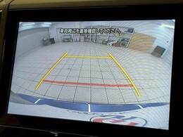 【カラーバックモニター】を装備しております。リアの映像がカラーで映し出されますので日々の駐車も安心安全です。