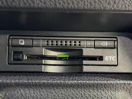 【ETC】高速道路の料金所をストレスなく通過！話題のスポットやサービスエリアに多い「スマートIC」利用時は必須のアイテムです。当店でセットアップを実施、ご納車当日からすぐにご利用いただけます！