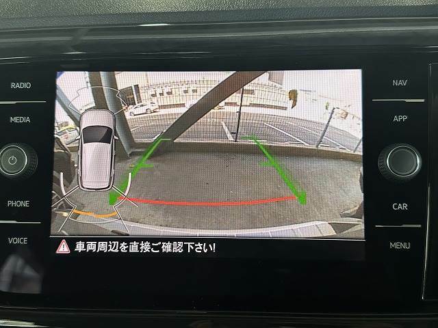 【カラーバックモニター】を装備しております。リアの映像がカラーで映し出されますので日々の駐車も安心安全です。