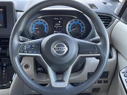 こちらはハンドル周りの写真です。中古車なので、若干の使用感はありますが、破損、不具合等はありません。ユーザー様から買取した車両を、一台一台チェックして問題のない車両を掲載しております。ご安心ください。