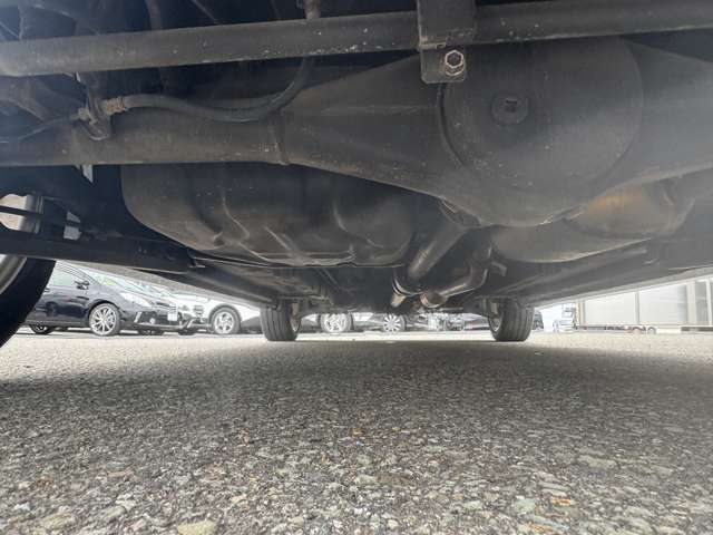 自社陸運局認証工場＆指定工場完備！国家資格車検検査員資格を持った整備士による整備。ステレオ・エアコン等走行に関係の無い所も不具合箇所が有れば修理してご納車致します☆