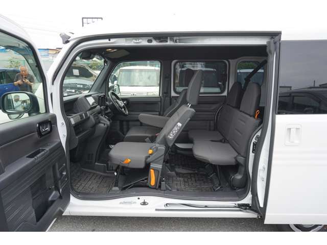 カミゼンオートセンターでは徹底的に地域価格を調査しております。車両状態/プライスには創業以来の自信がございます。