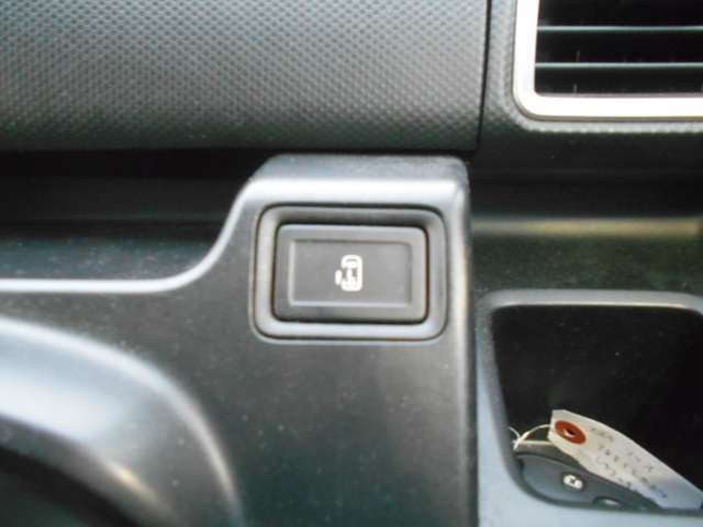 助手席側オートスライドドアです