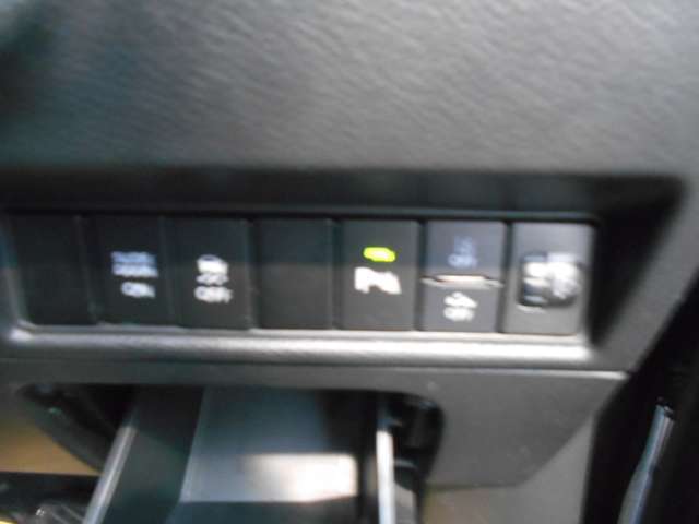 衝突軽減ブレーキ・横滑り防止・車線逸脱警報等　安全装備充実