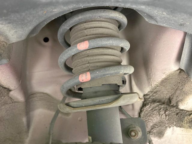 お車を安心してお乗りいただく為には、足回りの定期点検が欠かせません。サービスサポート（有償保証）では無料点検もご提供しており、安心のカーライフをお過ごしいただけるサポート体制が整っています。