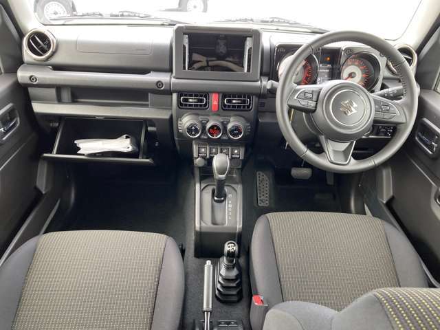 インパネ部も全体的にきれいにしてます。ご納車前には再度清掃をしてピカピカにしてご納車いたします！