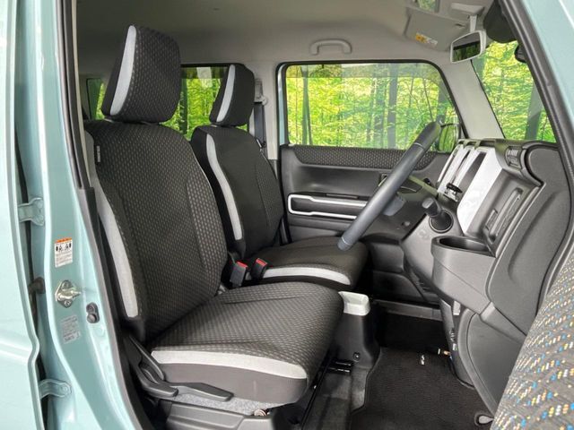 運転席シート廻りは使用感も少なく、良好な状態となっています。丁寧に使われていたことがよくわかりますね。