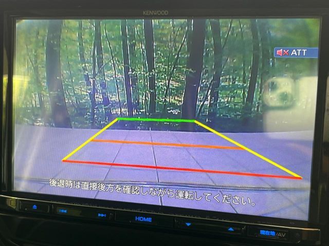 【バックカメラ】駐車時に後方がリアルタイム映像で確認できます。大型商業施設や立体駐車場での駐車時や、夜間のバック時に大活躍！運転スキルに関わらず、今や必須となった装備のひとつです！