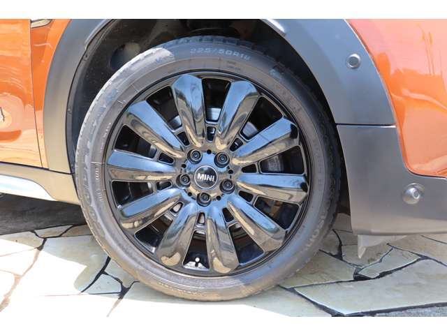 純正18インチアルミ