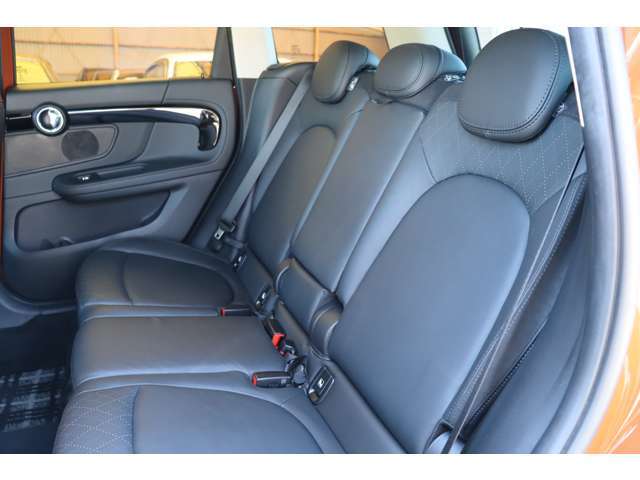 レザークロスパンチ