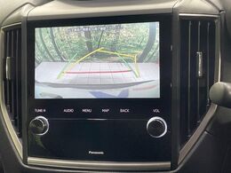 【バックカメラ】駐車時に後方がリアルタイム映像で確認できます。大型商業施設や立体駐車場での駐車時や、夜間のバック時に大活躍！運転スキルに関わらず、今や必須となった装備のひとつです！