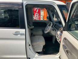 運転者にとっては日々使用することとなる運転席です。運転席が快適だと運転に集中することができますね。