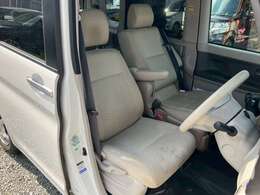 運転者にとっては日々使用することとなる運転席です。運転席が快適だと運転に集中することができますね。