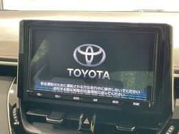 【純正9型ナビ】人気の純正ナビを装備しております。ナビの使いやすさはもちろん、オーディオ機能も充実！キャンプや旅行はもちろん、通勤や買い物など普段のドライブも楽しくなるはず♪