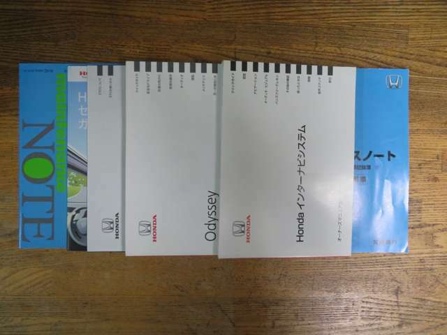 取扱説明書・整備手帳・ナビ説明書全て揃っております。