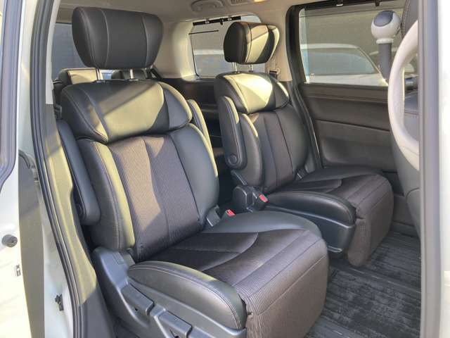 ◆◆◆後部座席も当然、綺麗・清潔に仕上げております。内装の綺麗なお車は気持ちが良いですし、コンディションのいい車が多いです。