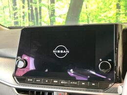 【メーカー純正ナビ】インテリアに溶け込むスタイリッシュな「専用設計」メーカーナビを装備♪視認性や操作性など基本性能にも優れ、より上質なカーライフをお楽しみいただけます。