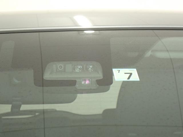 「デュアルセンサーブレーキサポート」を装備しています。前方の車や人を検知し、衝突の危険が高まると自動でブレーキをかけ衝突の回避または被害軽減に貢献します。