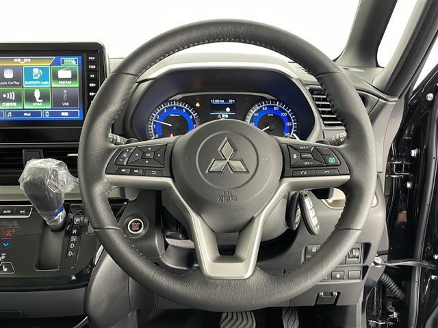 【ステアリング】軽い力で扱いやすいハンドルです。目立つ傷やスレなどなく綺麗な状態です！除菌プランいれていただくとさらに快適に！清潔なお車はお子様にも安心ですね！