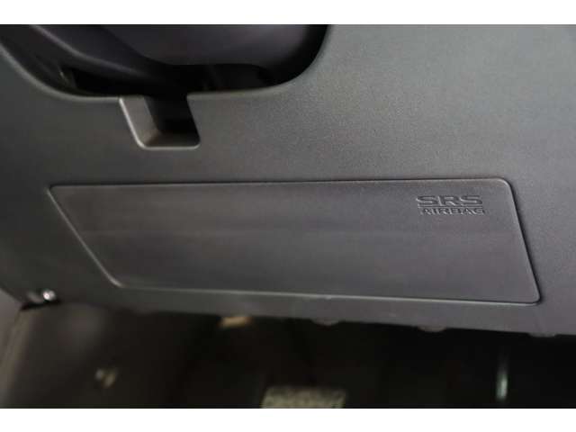 ニーエアバック