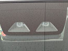 【スマートアシスト】走行中に前方の車両等を認識し、衝突しそうな時は警報とブレーキで衝突回避と被害軽減をアシスト。より安全にドライブをお楽しみいただけます。