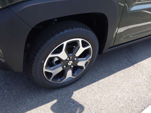 下取車がございましたら、査定させていただいて下取価格を乗り出し価格から差し引きいたします。どんなお車も下取価格として計上いたしますので、なるべく下取車にお乗りになってご来店くださいませ。